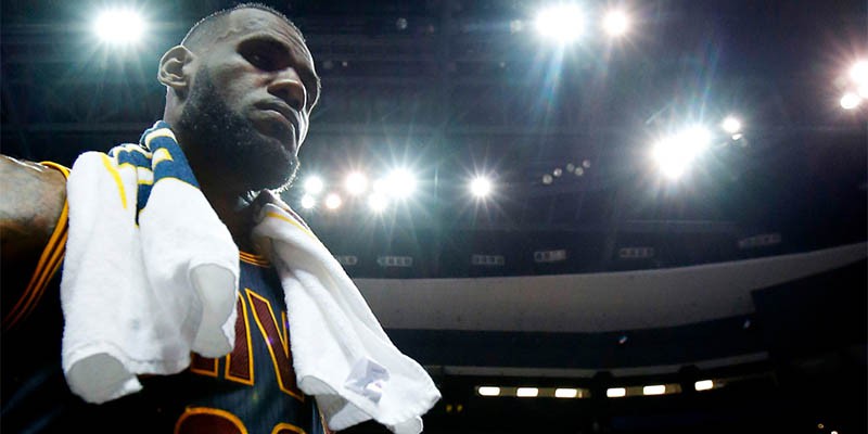Lối ra nào cho Cavaliers và LeBron trong ma trận của chính họ?
