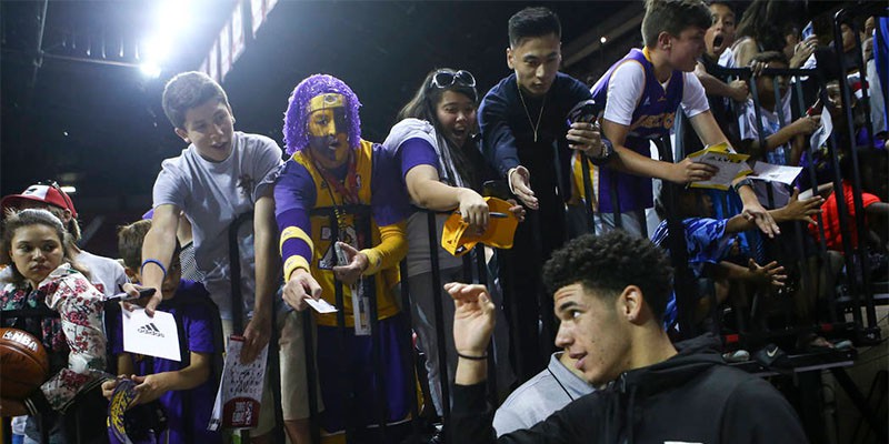 Lonzo Ball ra mắt ấn tượng tại NBA Summer League (Kỳ 1)