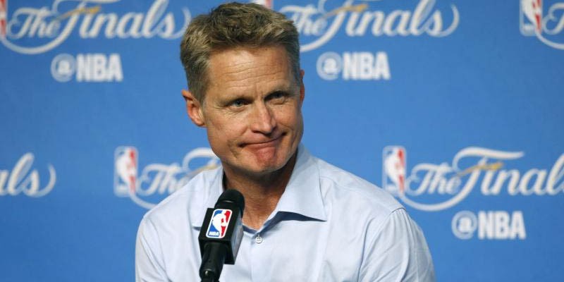 Steve Kerr cho rằng Warriors thắng nhờ LeBron và Irving “đuối”