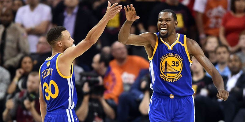 Durant đâm nhát dao quyết định số phận Cavliers ở chung kết NBA