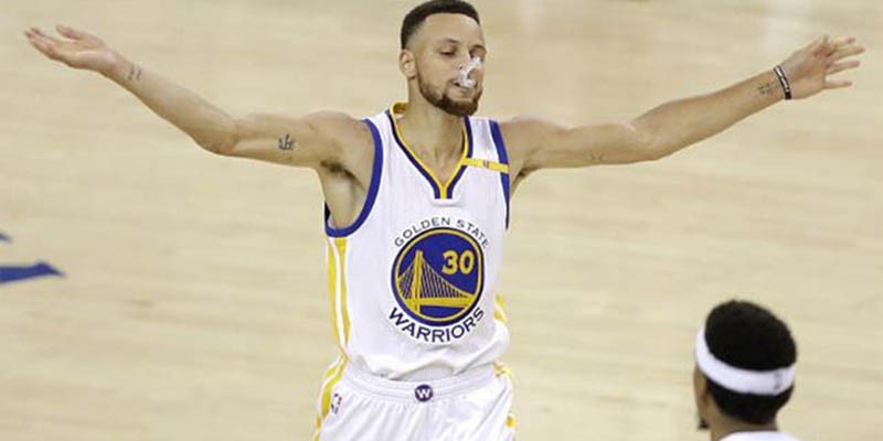 Stephen Curry liên tiếp lập kỷ lục ngay thềm mùa NBA mới