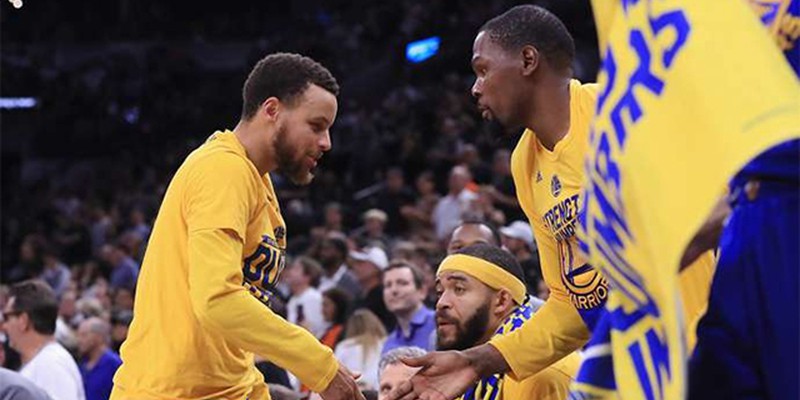 Gốc rễ sụp đổ vương triều là từ bên trong, Warriors nên cẩn thận!