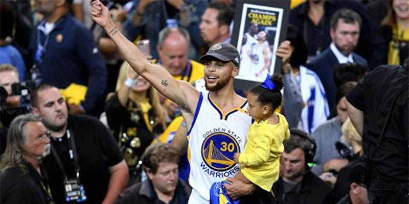 Chức vô địch NBA đền đáp xứng đáng cho hy sinh của Stephen Curry