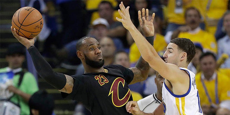 Cặp vé xem Game 5 giữa Warriors - Cavaliers lên đến 133.000 USD