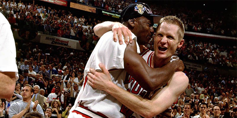 Cú ném định mệnh của Steve Kerr hay bí mật của Michael Jordan