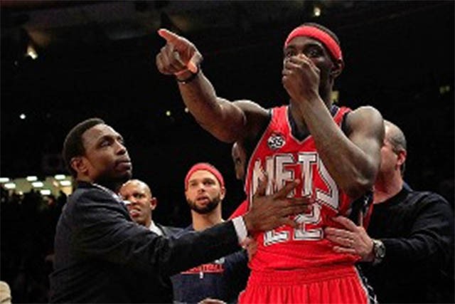 Anthony Morrow mất tới 4 cái răng do nhận cùi chỏ của Carmelo Anthony Anthony Morrow mất tới 4 cái răng do nhận cùi chỏ của Carmelo Anthony