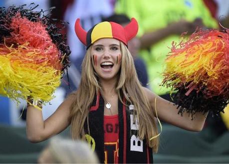 VCK EURO 2016: Fan "dị" như lá mùa thu!