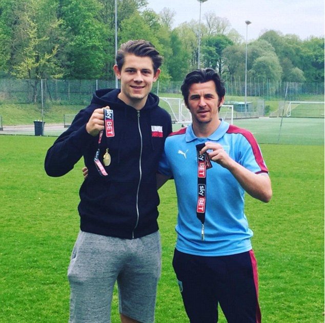 Joey Barton rốt cuộc đã nhận được huy chương vàng Championship.