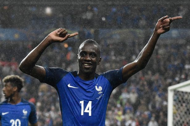 Matuidi đ&aacute; cho Ph&aacute;p, nhưng anh cha c&oacute; thể ủng hộ Bồ Đ&agrave;o Nha.