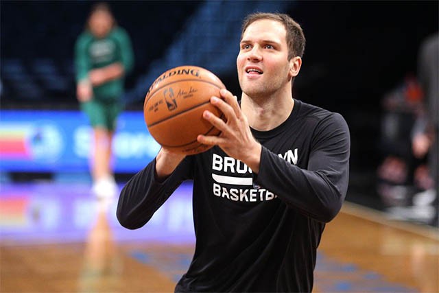 Sau 27 điểm của Bogdanovic, Raptors sẽ cần chú ý tới cầu thủ này nhiều hơn. Sau 27 điểm của Bogdanovic, Raptors sẽ cần chú ý tới cầu thủ này nhiều hơn.