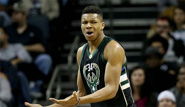 Antetokounmpo đang chơi dưới sức kéo theo cả Bucks. Antetokounmpo đang chơi dưới sức kéo theo cả Bucks.