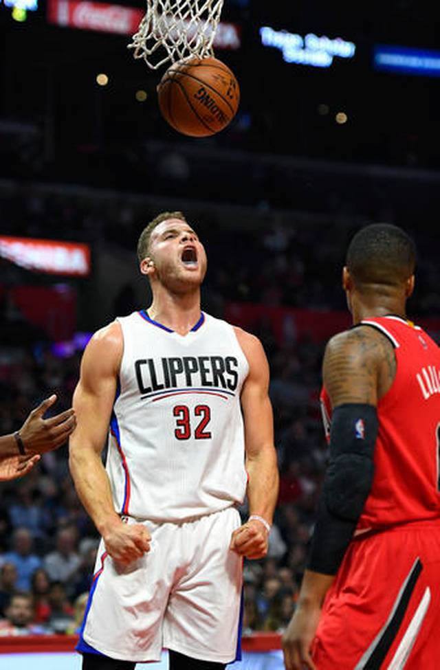 Blake Griffin có double-double với 22 điểm và 13 rebounds cho Clippers. Blake Griffin có double-double với 22 điểm và 13 rebounds cho Clippers.