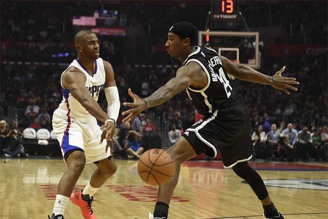 Đúng lúc khó khăn thì Clippers lại gặp được Nets. Đúng lúc khó khăn thì Clippers lại gặp được Nets.