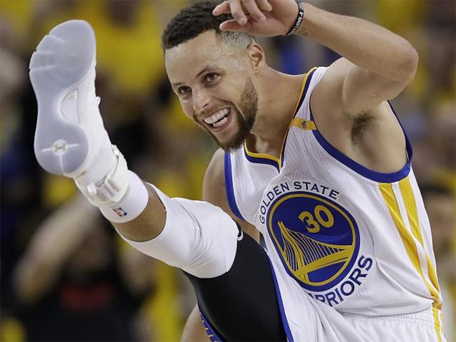 Steph Curry thi đấu cực hay Steph Curry thi đấu cực hay