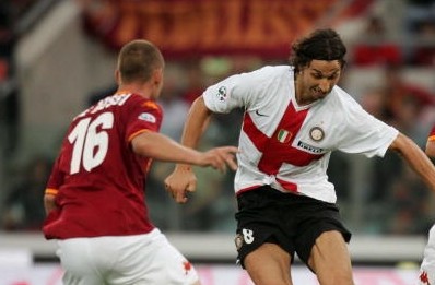 Zlatan Ibrahimovic với Daniele De Rossi