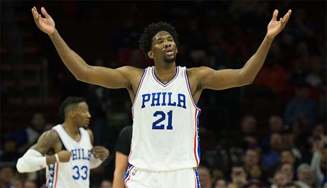 Embiid sẵn s&agrave;ng g&aacute;nh v&aacute;c trọng tr&aacute;ch m&agrave; Iverson để lại