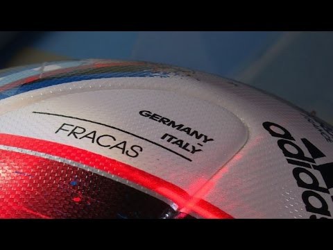 Thông điệp riêng của các mẫu bóng tại các kỳ EURO và World Cup