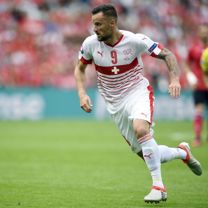 Haris Seferovic (1m85) được xem như tiền đạo số 1 của Thụy Sĩ m&agrave; bỏ lỡ tới 3 trong 4 cơ hội ngon ăn.