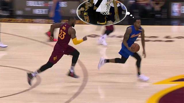Iggy có vẻ vẫn bị ám ảnh bởi pha block của Lebron James vào hồi tháng 7 Iggy có vẻ vẫn bị ám ảnh bởi pha block của Lebron James vào hồi tháng 7