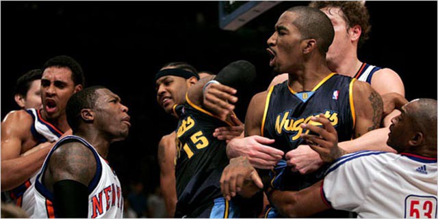 J.R Smith và Nate Robinson trong vụ đánh nhau nổi tiếng năm 2006 J.R Smith và Nate Robinson trong vụ đánh nhau nổi tiếng năm 2006
