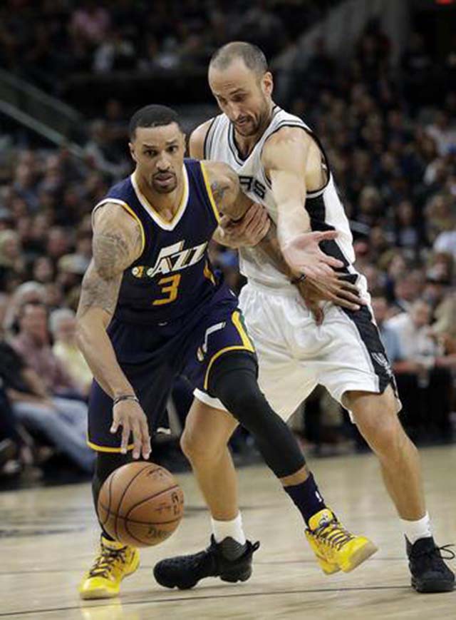 Jazz bất ngờ thắng ngay trên sân Spurs. Jazz bất ngờ thắng ngay trên sân Spurs.