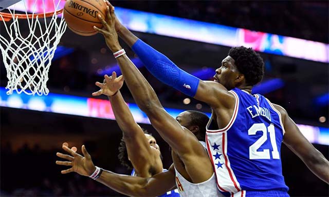 Điểm sáng hiếm hoi của Phildelphia, Joel Embiid, có thể làm được gì trước một Indiana như hóa rồng mỗi khi đấu trên sân nhà. Điểm sáng hiếm hoi của Phildelphia, Joel Embiid, có thể làm được gì trước một Indiana như hóa rồng mỗi khi đấu trên sân nhà.