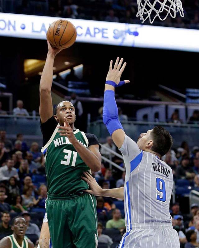 John Henson (31) đã có màn trở lại ấn tượng với 20 điểm và 3 blocks. John Henson (31) đã có màn trở lại ấn tượng với 20 điểm và 3 blocks.