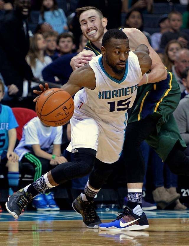 Kemba Walker (15) xuất sắc giúp chủ nhà có trận thắng thứ 4 liên tiếp. Kemba Walker (15) xuất sắc giúp chủ nhà có trận thắng thứ 4 liên tiếp.