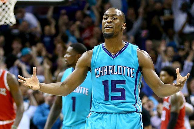 Kemba Walker v&agrave; c&aacute;c đồng đội đang thi đấu như &ldquo;l&ecirc;n đồng&rdquo;.