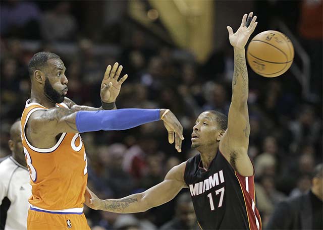 Ngo&agrave;i 27 điểm, James c&ograve;n c&oacute; 8 rebounds v&agrave; 8 assists đ&oacute;ng g&oacute;p cho chiến thắng của đội.