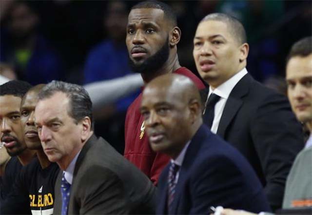 Để LeBron James nghỉ nhiều chưa hẳn đảm bảo anh không chấn thương ở vòng Play-off. Để LeBron James nghỉ nhiều chưa hẳn đảm bảo anh không chấn thương ở vòng Play-off.
