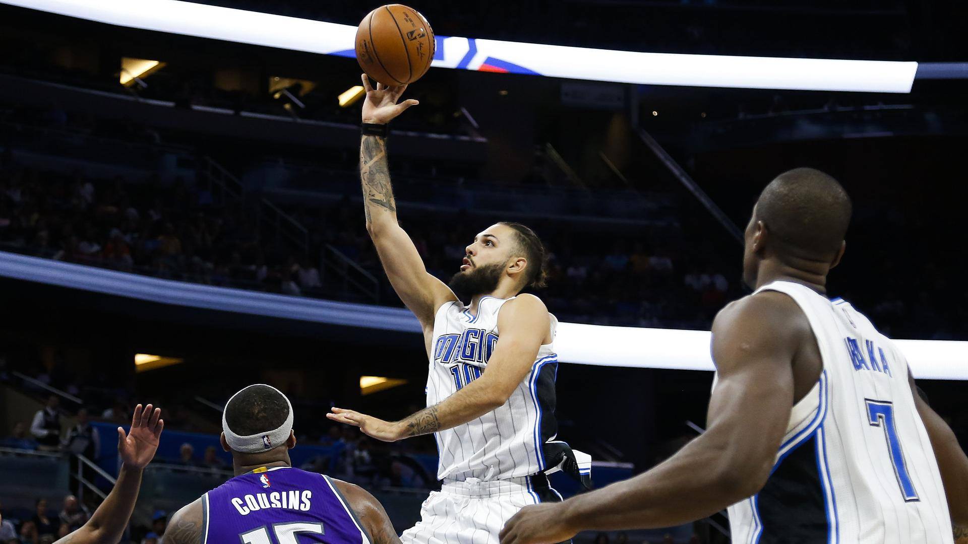 Orlando Magic phản công quá xuất sắc trước DeMarcus Cousins cùng đồng đội. Orlando Magic phản công quá xuất sắc trước DeMarcus Cousins cùng đồng đội.