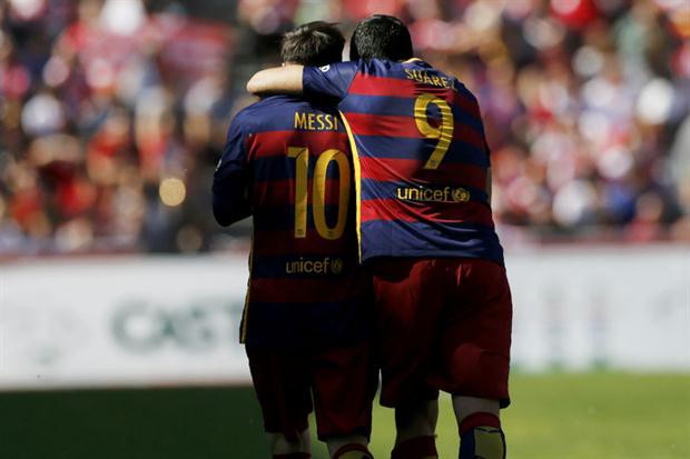 Tổng số danh hiệu của Messi mới chỉ đủ thống trị “ao làng”