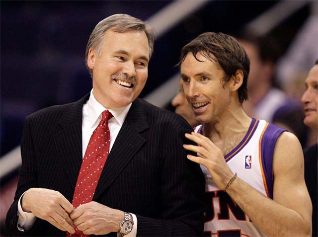 Mike D’Antoni thời còn dẫn dắt Phoenix Suns. Mike D’Antoni thời còn dẫn dắt Phoenix Suns.