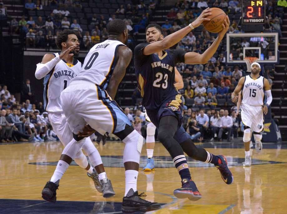 Anthony Davis bị khớp trước Memphis, nhưng Pelicans vẫn thắng.