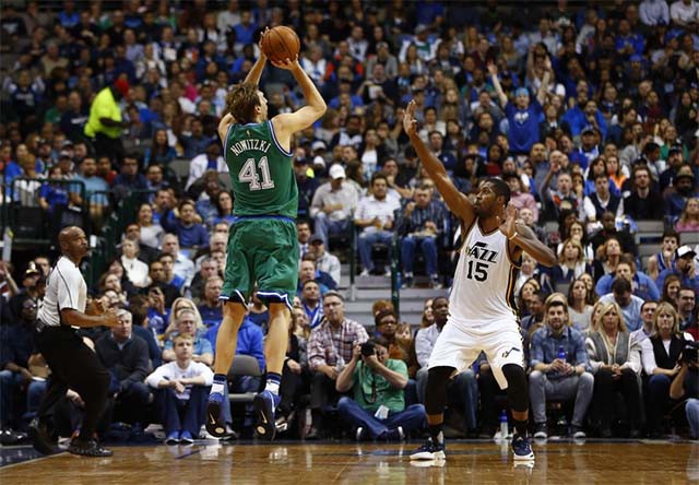 Nowitzki đang sẵn s&agrave;ng để đem về nh&agrave; chiến thắng qu&yacute; gi&aacute; tr&ecirc;n s&acirc;n của Utah Jazz.