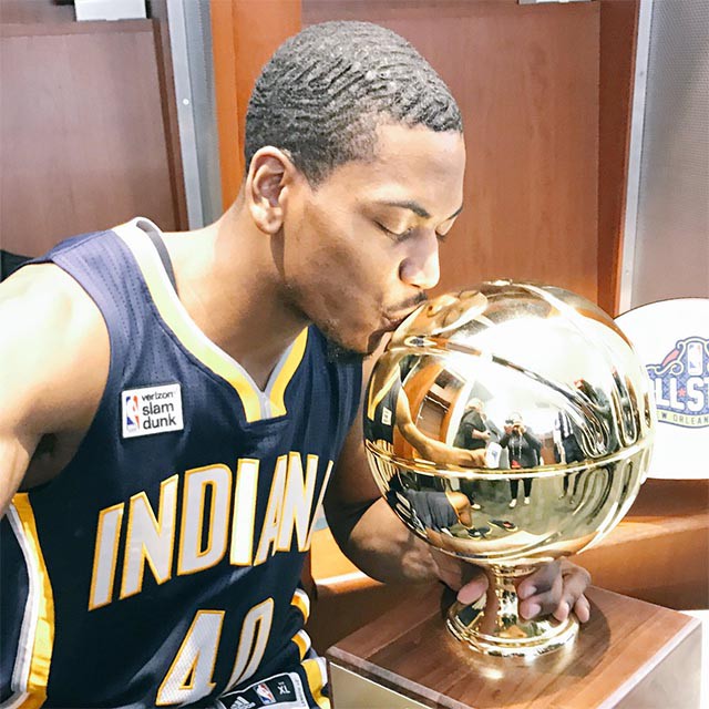 Màn trình diễn mang lại chiến thắng cho Robinson thực chất không khác gì quả dunk của John Wall vào năm 2014. Màn trình diễn mang lại chiến thắng cho Robinson thực chất không khác gì quả dunk của John Wall vào năm 2014.