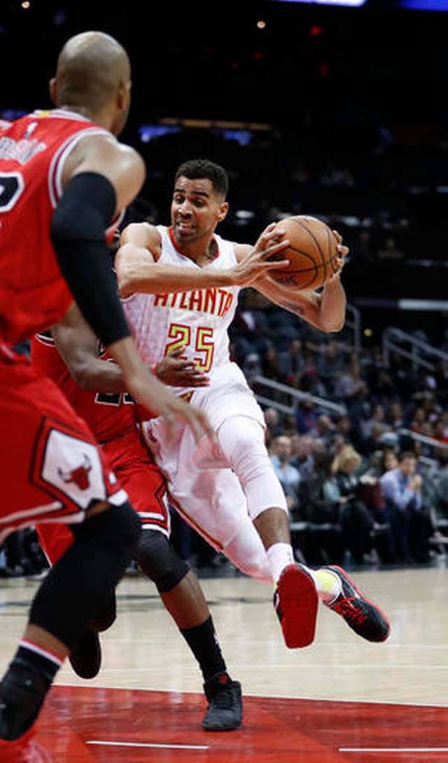 Sefolosha (25) có trận đấu chơi tấn công hay bất ngờ. Sefolosha (25) có trận đấu chơi tấn công hay bất ngờ.