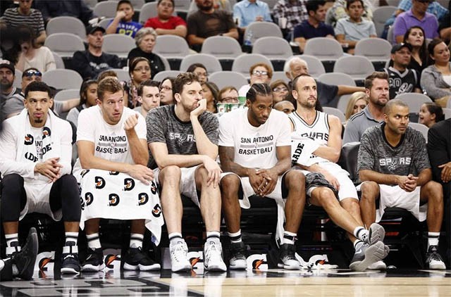 Với phát ngôn của Popovich, khả năng ra sân bằng đội hình dự bị của Spurs sẽ rất cao. Với phát ngôn của Popovich, khả năng ra sân bằng đội hình dự bị của Spurs sẽ rất cao.