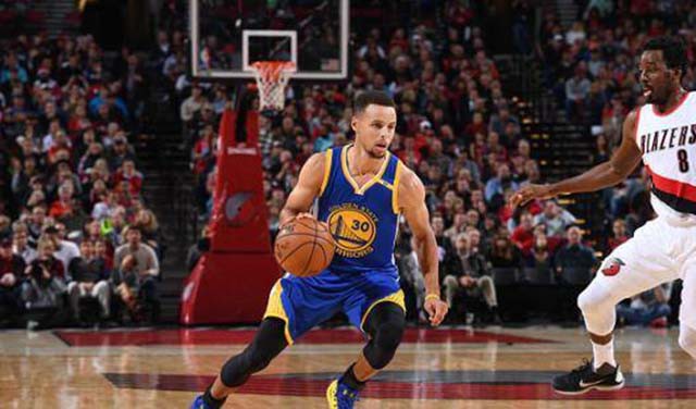 Stephen Curry quyết định chiến thắng cho Golden State Warriors ngay từ hiệp 3. Stephen Curry quyết định chiến thắng cho Golden State Warriors ngay từ hiệp 3.