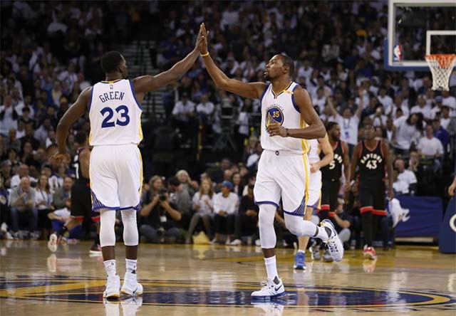 C&aacute;c cầu thủ Warriors dường như qu&aacute; bị &aacute;m ảnh về việc x&acirc;y dựng đội b&oacute;ng đo&agrave;n kết v&agrave; hiểu &yacute; lẫn nhau n&ecirc;n đ&ocirc;i khi lại l&agrave;m ảnh hưởng tới sự hợp l&yacute; trong lối chơi của họ
