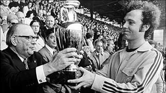 Đối với người Đức, đội h&igrave;nh mẫu phải l&agrave; c&aacute;c nh&agrave; v&ocirc; địch EURO 1972. 