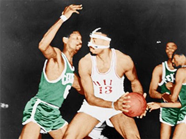 Wilt Chamberlain chịu di chứng tới hết đời Wilt Chamberlain chịu di chứng tới hết đời