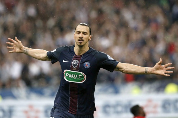 "Ibrahimovic tước áo Martial; Arsenal mua Xhaka 30 triệu bảng"