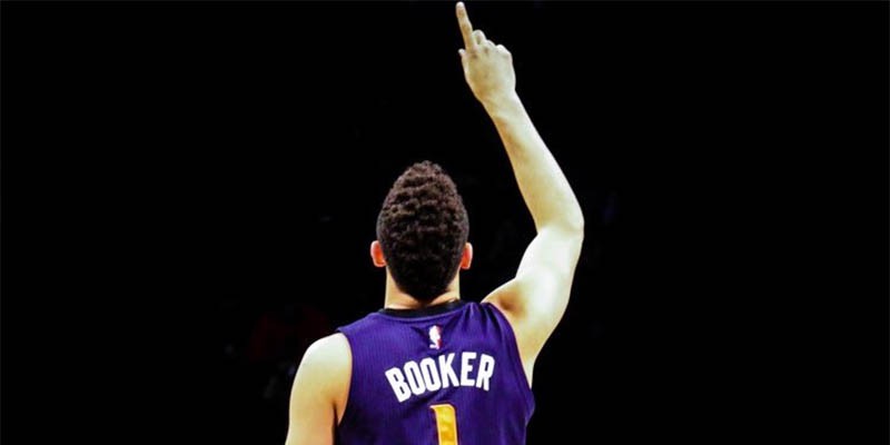 Devin Booker đi vào lịch sử Phoenix Suns khi ghi 70 điểm ở 1 trận