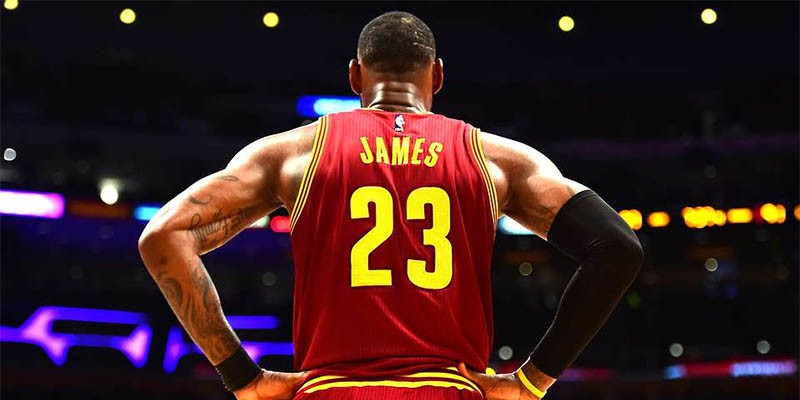 Video vòng 1 NBA Playoff: Bằng chứng LeBron toàn diện hơn Jordan