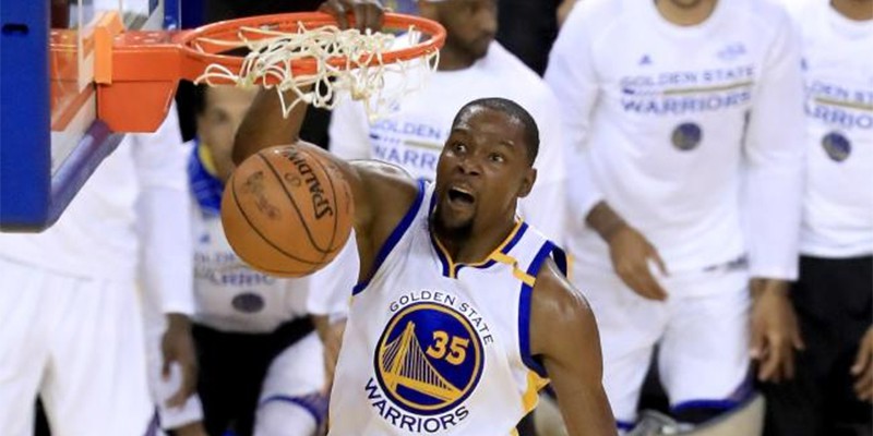 Kevin Durant làm câm nín mọi chỉ trích trong Game 1 chung kết NBA
