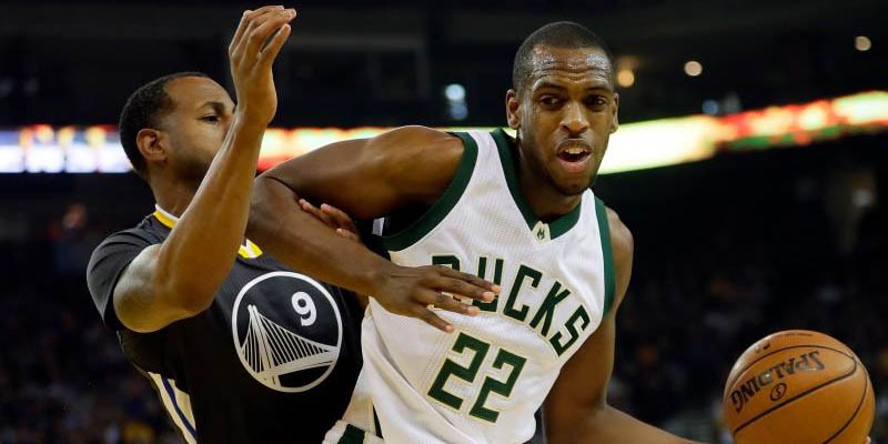 Russell-Westbrook-Ánh-Sáng cần dè chừng Khris-Middleton-Bóng-Tối