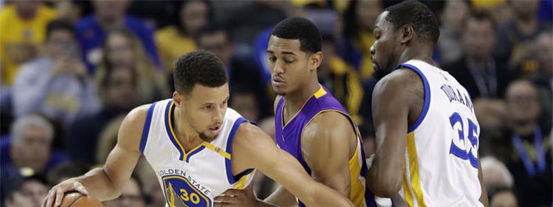 NBA muộn ngày 24/11: Lakers lọt bẫy, Warriors thắng đậm nhất mùa