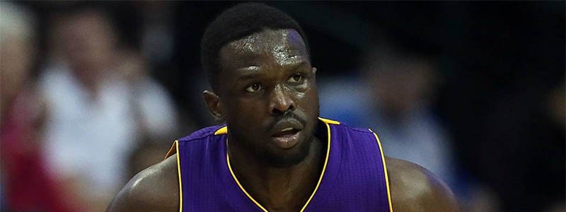 Dạo quanh NBA 01/02: Donald Trump làm khó “lính đánh thuê” Mỹ